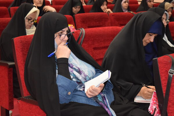نشست توانمندسازی مدیران منطقه ۱۴ با محوریت مدیریت مدرسه‌محور و تحول آموزشی