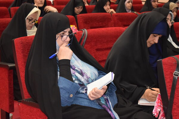 نشست توانمندسازی مدیران منطقه ۱۴ با محوریت مدیریت مدرسه‌محور و تحول آموزشی