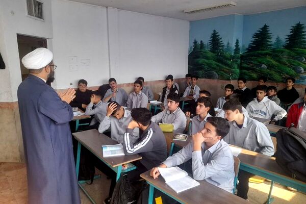 سلسله جلسات گفتمان دینی و مشاوره خانواده در هنرستان موفقیان