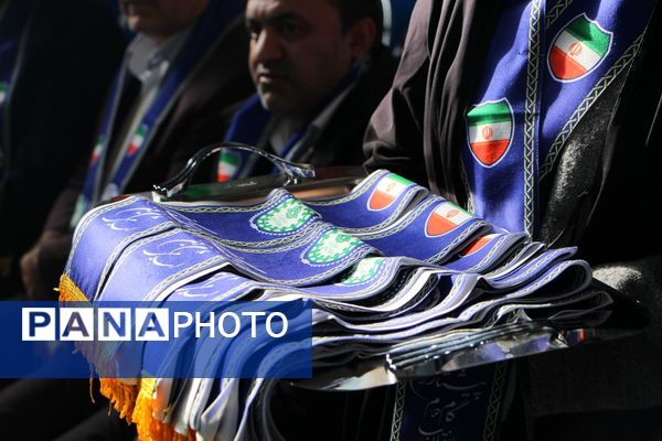 هم‌سرایی هزار نفری دانش‌آموزان یاور انقلاب در اسلامشهر