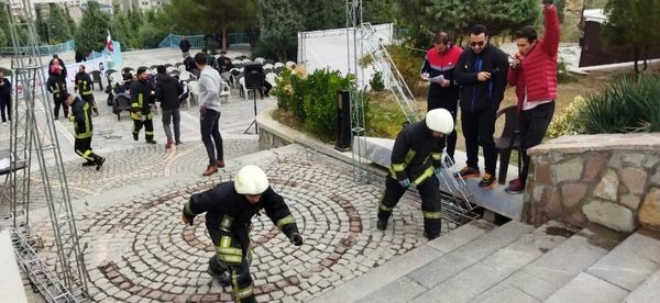 پله نوردی آتش‌نشانان مشهدی در پلکان باباکوهی 
