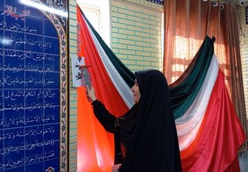 نواختن زنگ پیروزی در دبیرستان شهید بهشتی 