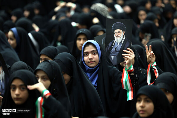 برگزاری همایش بزرگ جمع‌خوانی دانش‌آموزان با اجرای سرود و نوحه حماسی «باید برخاست»