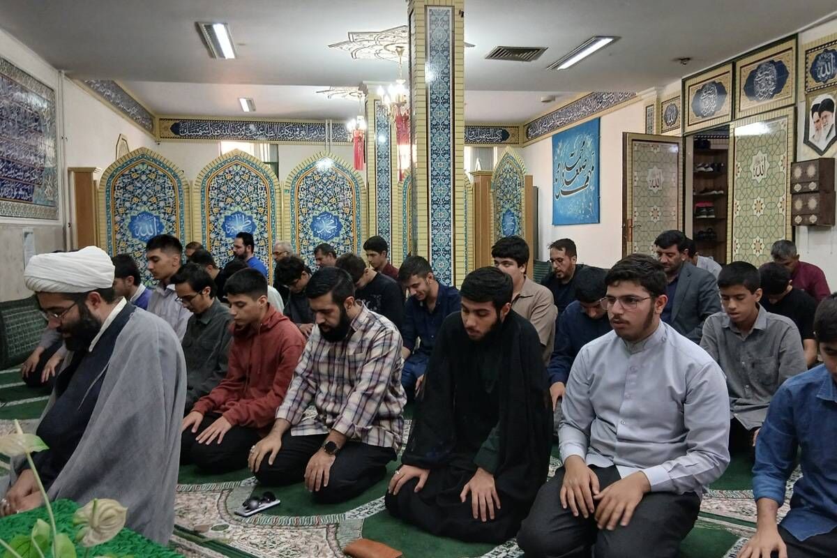 حس ناب بندگی در میان دانش‌آموزان دبیرستان امام علی (ع)