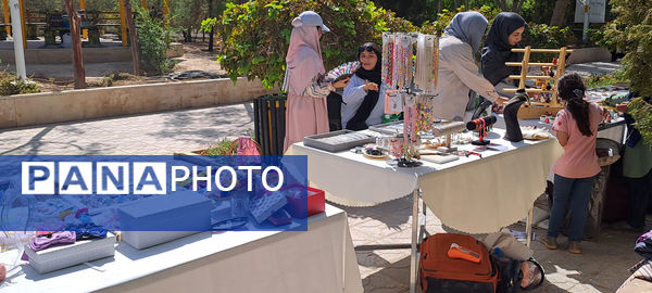 نمایشگاه محصولات دستی بانوان در بوستان نرگس قم