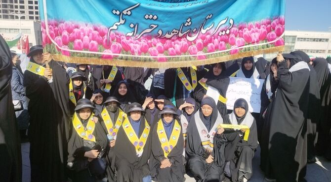 آوایی که از زنگ استکبار دبیرستان شاهد تکتم ناحیه ۳برخاست و به قلب راهپیمایی ۱۳ آبان پیوست