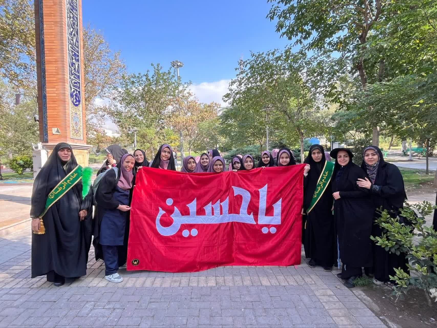 اردوی زیارتی دانش‌آموزان در جوار مزار شهید گمنام