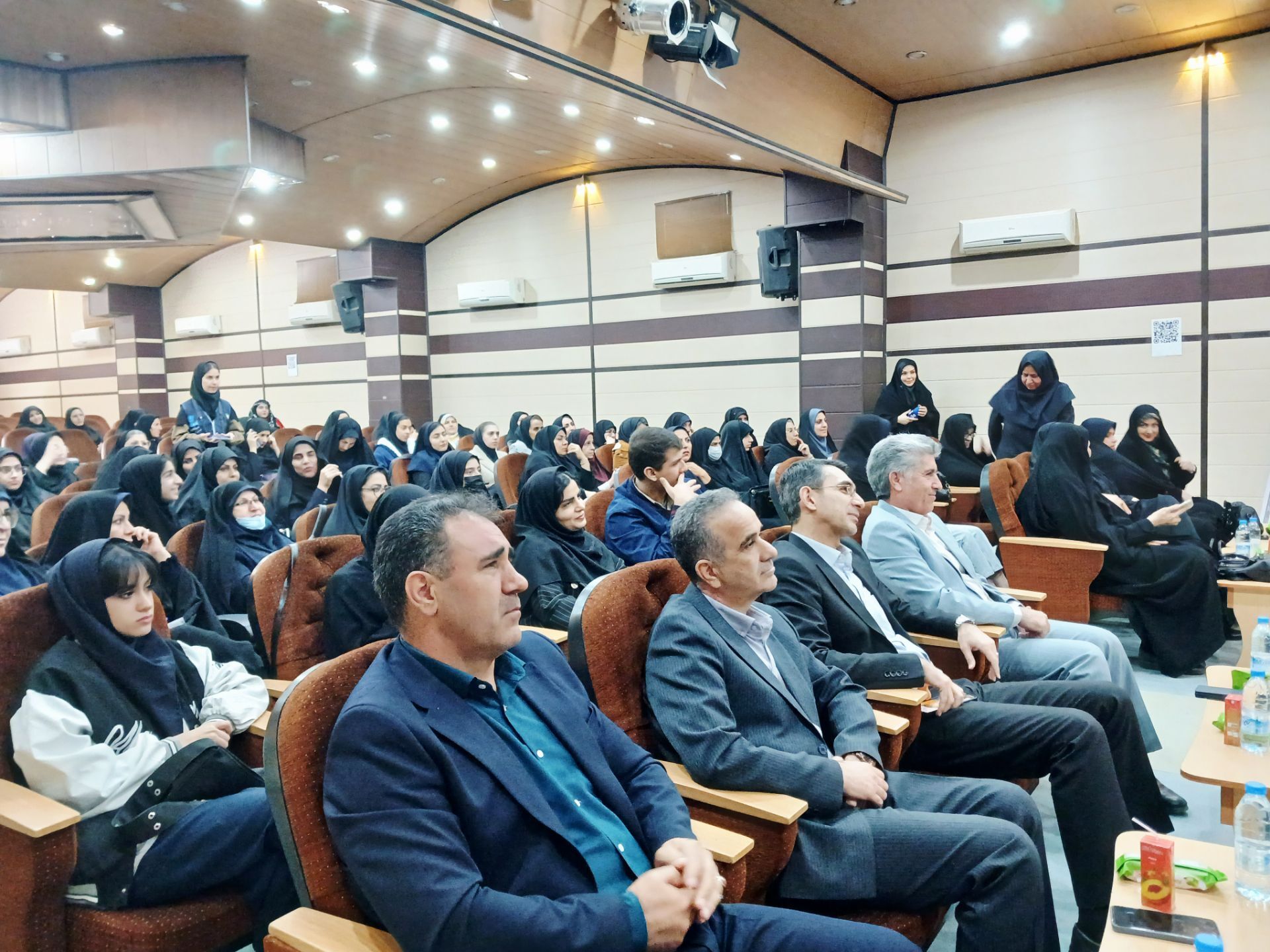 همایش الگوی سوم زن مسلمان تقدیر از بانوان فرهنگی موفق و دانش‌آموزان دختر نمونه