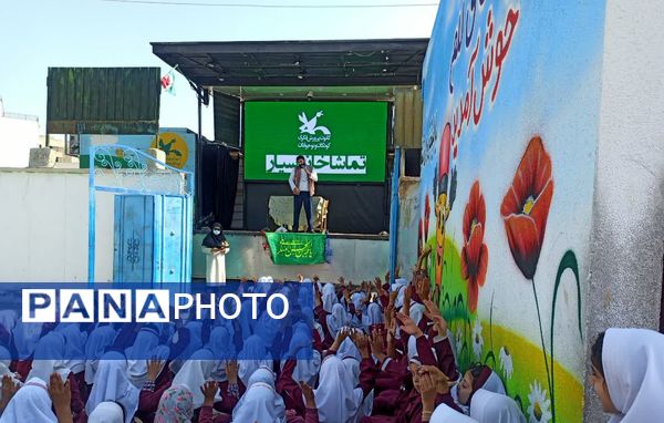 جشن و سرور با نمایش عروسکی و مسابقه در مدرسه شهید ابراهیم تنیده 