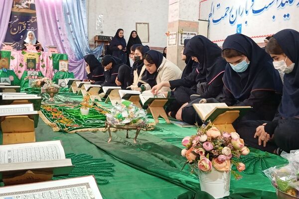 افتتاحیه محفل انس با قرآن‌کریم در دبیرستان جوادالائمه بهارستان‌دو