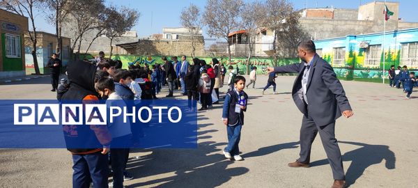 برگزاری مسابقات طناب کشی در مدرسه مبین شهرستان شیروان