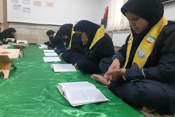 محفل انس با قرآن کریم در دبیرستان شهید مجید دهنوی نیشابور