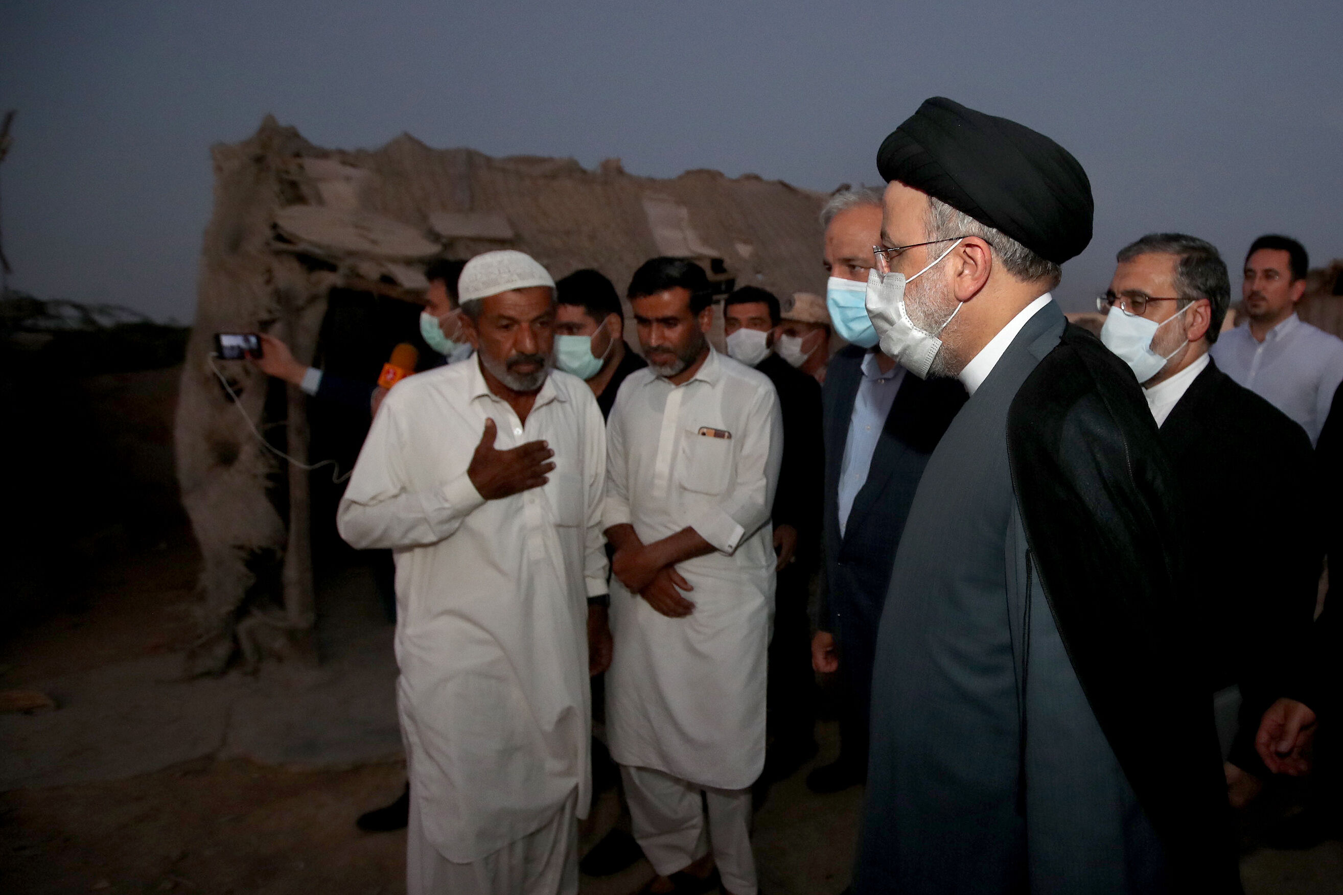 تحقق وعده شهید جمهور برای گازرسانی و رفع تنش آبی مردم سیستان و بلوچستان 
