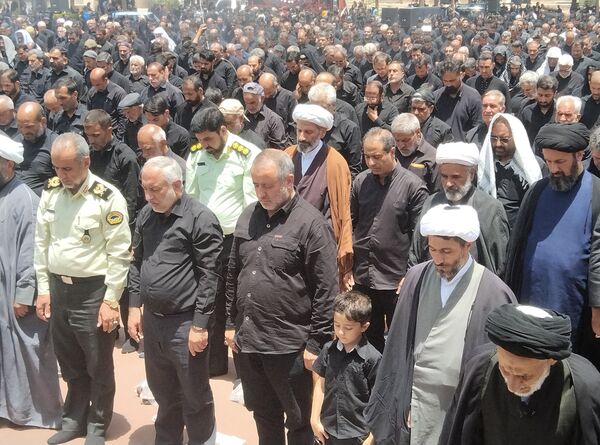 اقامه نماز ظهر عاشورا در قتلگاه بیرجند 