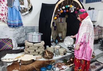 مدرسه آیین تربیت، میزبان جشنواره فرهنگ کار آفرینی و بوم‌گردی دانش‌آموزی