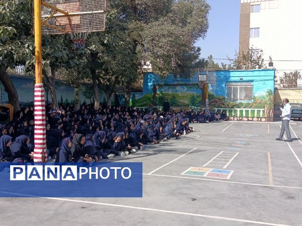 دانش‌آموزان مدرسه مهدی خدابنده با شهدا تجدید پیمان کردند