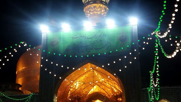 حرم مطهر امام رضا (ع) در شب مبعث رسول خدا