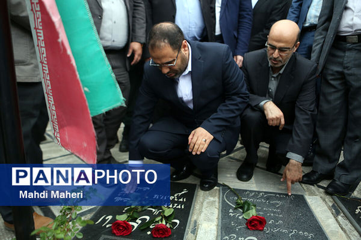 ادای احترام وزیر آموزش و پرورش به مقام شامخ شهدای سوادکوه