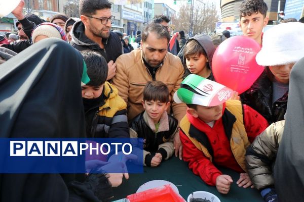 حضور گسترده کودکان و نوجوانان ارومیه‌ای در راهپیمایی ۲۲ بهمن