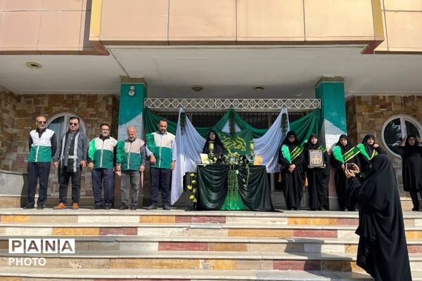 تجلی فرهنگ رضوی در دبیرستان طلوع‌فجر ملارد با برپایی موکب چایخانه حضرت الرضا(ع)