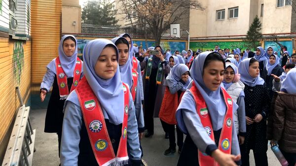 آیین نواختن زنگ چهل و هفتمین سالروز پیروزی انقلاب اسلامی در دبستان دخترانه فرهنگیان ۲
