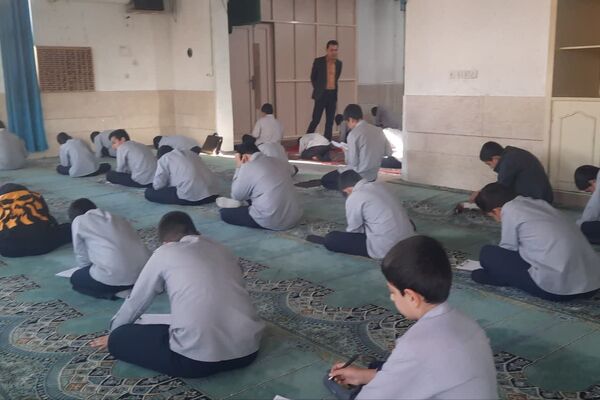   برگزاری امتحانات در دبیرستان هیات امنایی رازی 