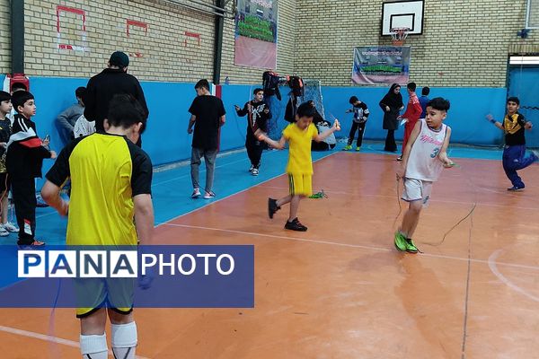 برگزاری مسابقات طناب زنی دانش‌آموزان ابتدایی پسر منطقه کهریزک