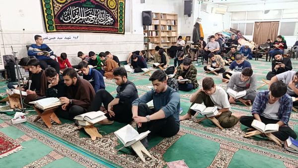 حلقه‌های معرفتی دانش‌آموزان معتکف دبیرستان ماندگار امام صادق(ع) قم