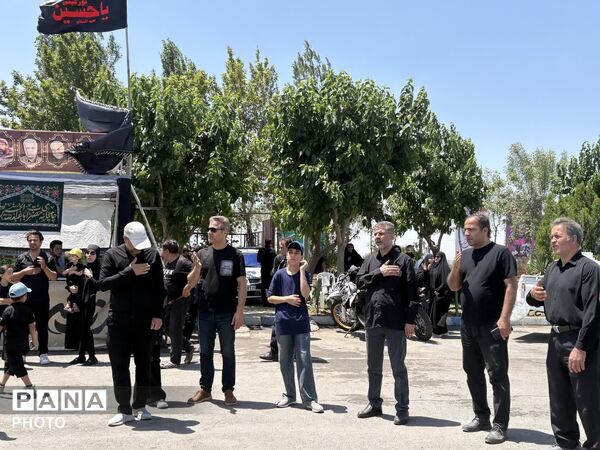 دسته‌های عزاداری ساوجبلاغ  در روز ظهر عاشورا 