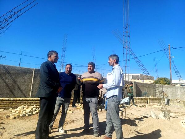 همت جوانان و نوجوانان هیات کشتی در ساخت دبستان فاطمیه ابرکوه