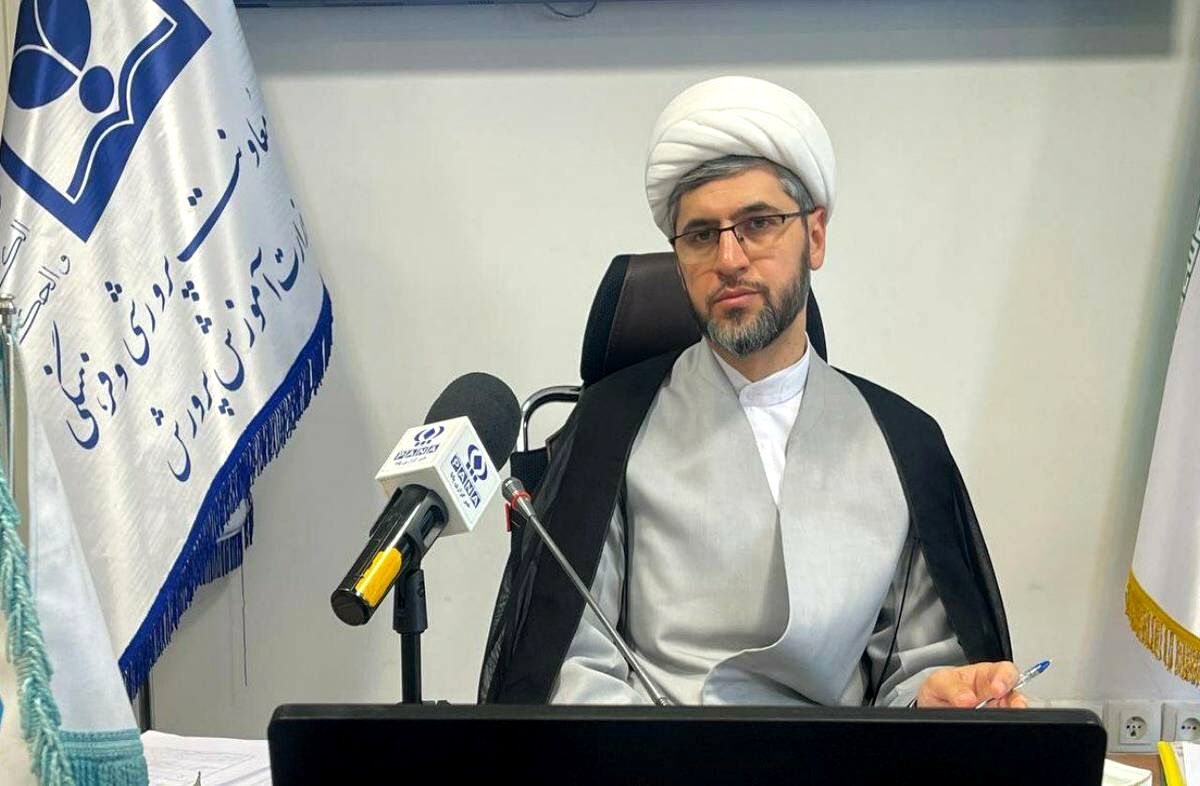 ضرورت تدوین برنامه‌ای جامع برای آشنایی دانش‌آموزان با سیره امام (ره) در طول سال تحصیلی