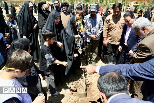 آیین کاشت 168 نهال به یاد دانش‌آموزان شهید میناب در اردوگاه 15خرداد قم