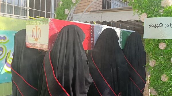 دبیرستان دخترانه شاهد قدسیان میزبان پیکر مطهر شهید گمنام