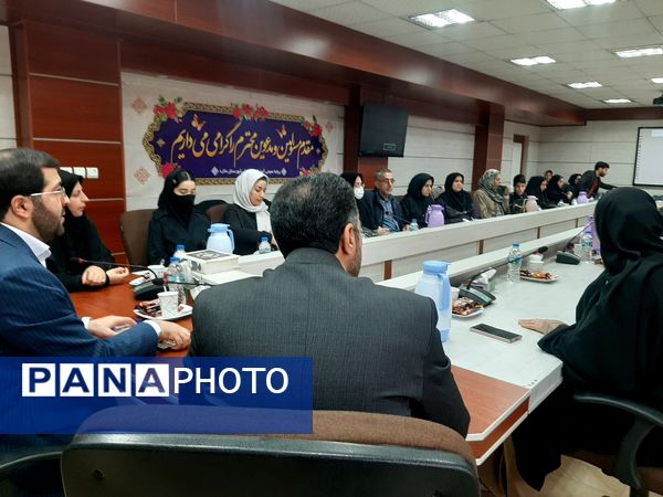 مراسم تقدیر از دانش‌آموز پژوهنده و فناور برتر کشوری و استانی ملارد 