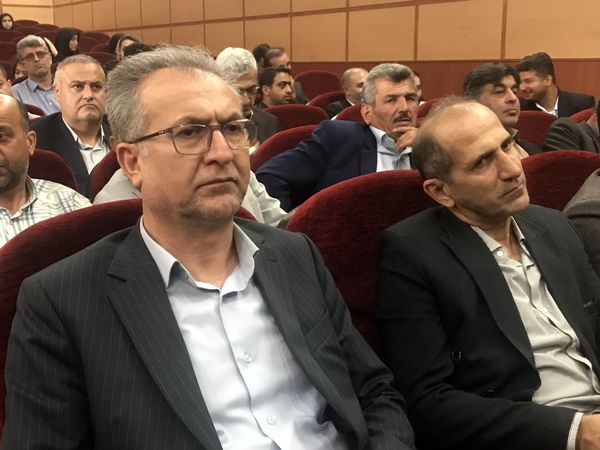 همایش تجلیل از مدیران و کارکنان نمونه شهرستان محمودآباد 