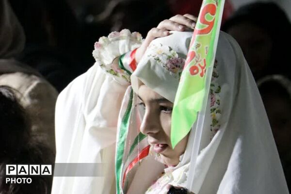 لبخند معنویت در کنار چادر پاکی