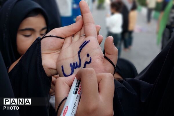 قاب های دانش آموزی ماندگار از فراق رهبر شهید