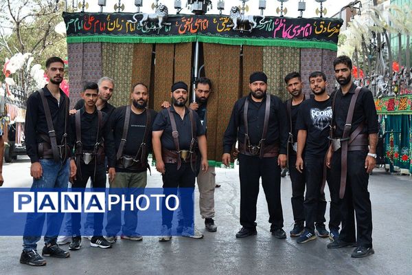 پرچم‌های عزا بر فراز حرم امام رضا(ع)