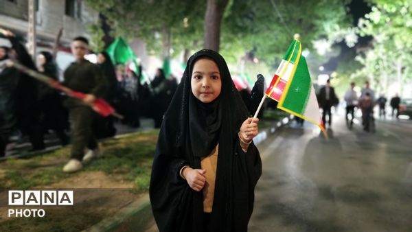 حضور پرشور مردم بروجرد در اجتماع شبانه؛ نمایش همبستگی و پایبندی به آرمان‌های ملی