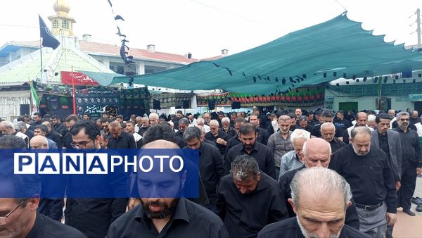 اقامه نماز ظهر عاشورا در محمودآباد 