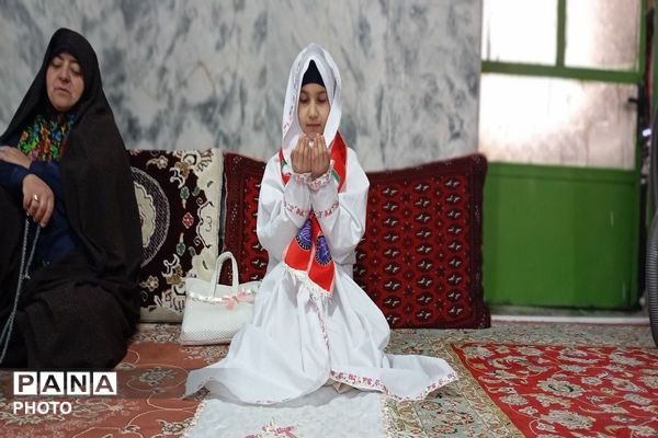 حضور دانش آموزان در دومین نماز عبادی، سیاسی جمعه ماه مبارک رمضان در شهر بار نیشابور