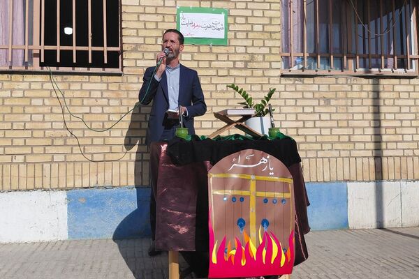  مراسم سوگواری و توزیع نذری به مناسبت شهادت حضرت فاطمه زهرا (س) در دبیرستان بعثت۲