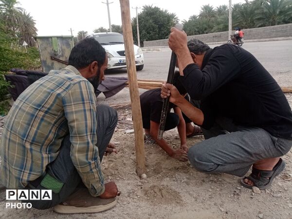 جوانان و مردم، پرچم عزا را در جای جای باغ شهر برافراشتند