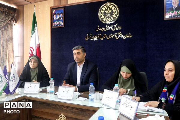 نخستین جلسه هماهنگی نمایندگان دوره دوازدهم و سیزدهم مجلس دانش‌آموزی و اعضای شورای دانش‌آموزی استان آذربایجان شرقی 