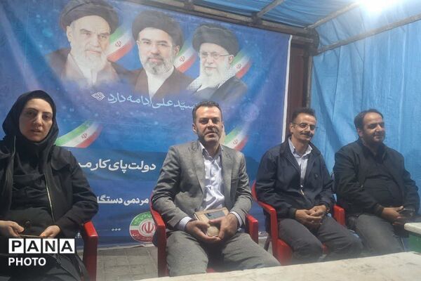 طنین حضور مردمی در فیروزکوه؛ میدان معلم میزبان میز خدمت و مطالبه‌گری شهروندان