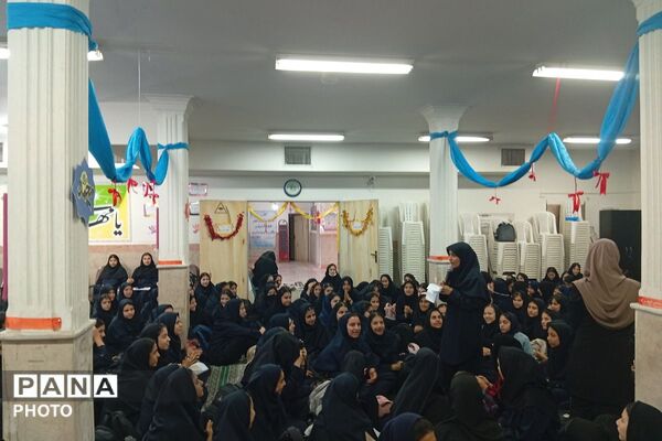 جشن میلاد حضرت زینب (س) در دبیرستان شادروان ملوک زندی؛ از تجلیل زینب‌ها تا درخشش قرآنی‌ها