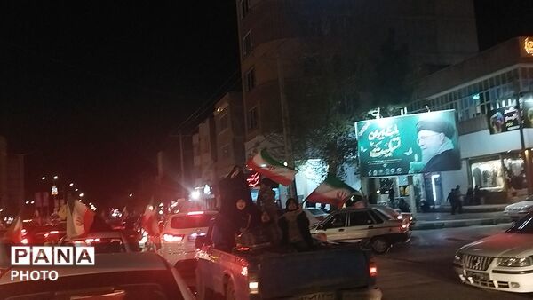 نیشابوری ها تا پایان جنگ  به  بلوار فضل با پرچم ایران  می آیند 