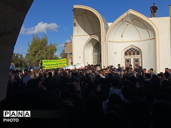 مراسم تشییع و خاکسپاری شهید اقتدار در لارستان