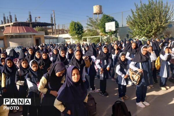 آغاز ماه‌مهر و دیدار مجدد دانش‌آموزان و معلمان در مدرسه عزیزالله پزشکی ۲