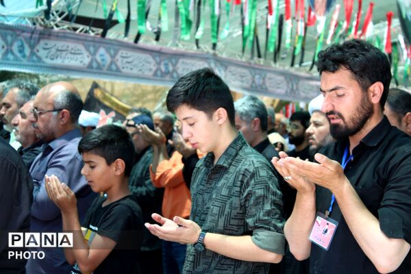 پذیرایی یاران خراسانی از زائران رهبر شهید در مهمانک